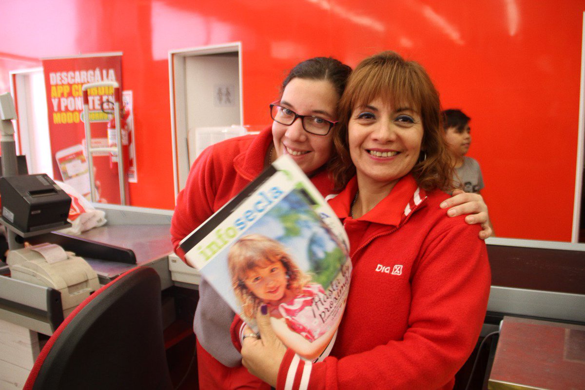 secla_ok's tweet photo. Se reinauguró el Maxi Día -tienda 1047- de Villa Dominico, con la presencia de la Secretaria de Cultura y Educación del SECLA y delegada de la empresa Patricia Santa Cruz #maxidia #inauguracion https://t.co/X5jNmRHLNk