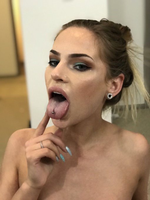 Slobbery bj on my onlyfans noww😇  gonna start posting a lot moreeeee hehe https://t.co/2tTnLauzHh https://t<a href="/tag/mvsales"class="tags"><span>#mvsales</span></a>