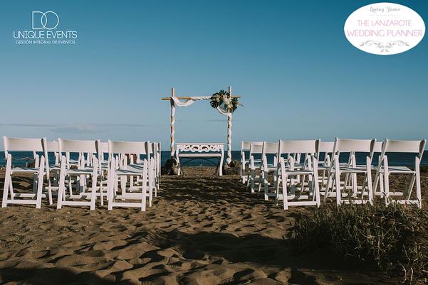 LWPweddings's tweet photo. Are you looking for a #beachwedding in Lanzarote? 🏖️

Then look no further than the gorgeous Playa Pocillos Beach 💖

Why not say 'I DO' with your toes in the sand &amp; the sunshine on your skin with views of the crystal blue sea in front of you  🤵👰

💻 https://t.co/WowWDmzzNU https://t.co/Vfop7mNE2y