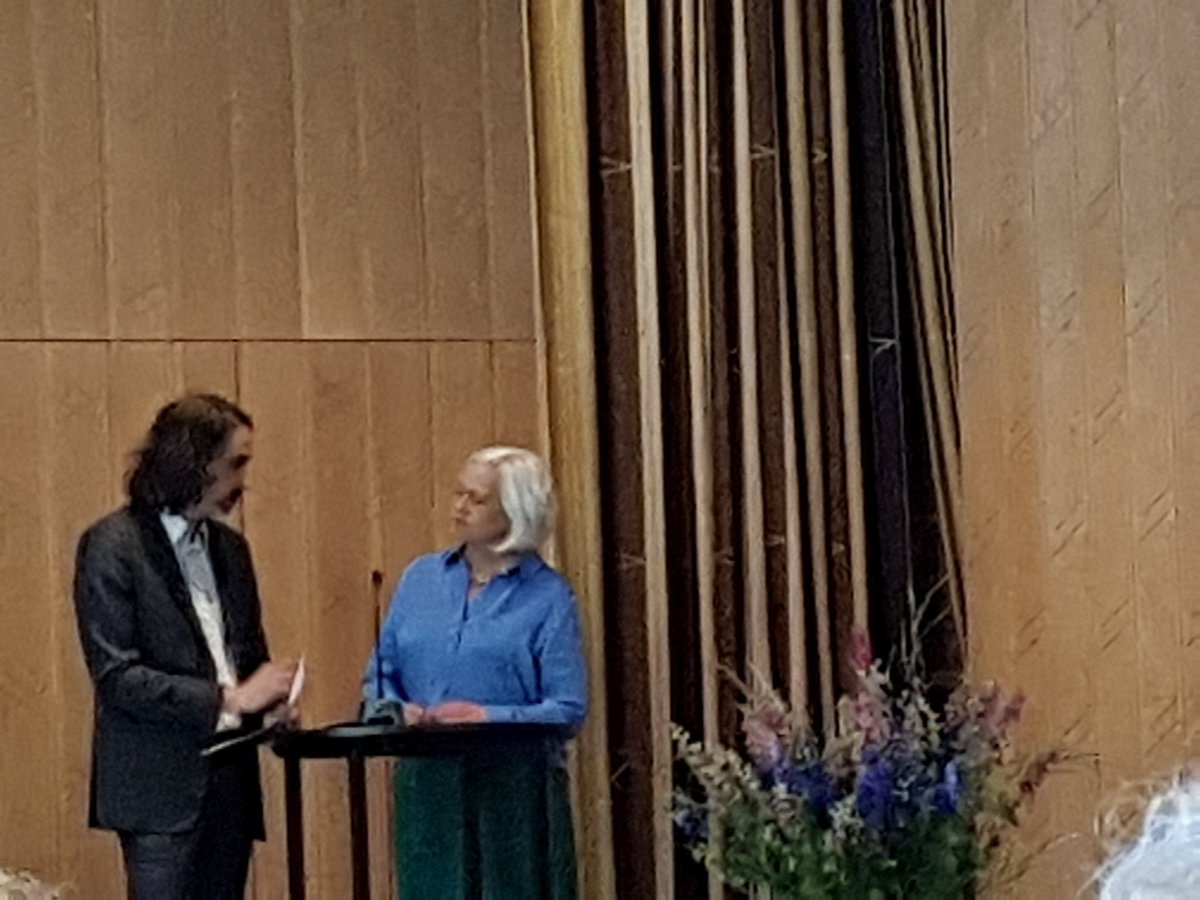 FacketST's tweet photo. Finns det andra sätt att säkerställa statens närvaro i hela landet än att omlokalisera statliga myndigheter frågar @AlexArmiento? Ja, i vart fall två sätt säger @AckoAnkarberg . #FacketST #Staten #statligtanställd #arbetsrätt #statstkänsteman https://t.co/gsYr8pXN43