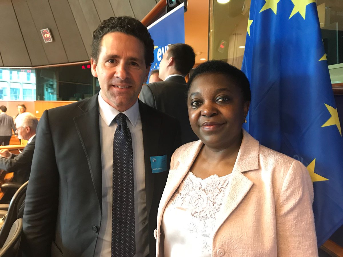 ckyenge's tweet image. Con Fabio Appetiti dell’associazione calciatori. Insieme a lui ho fatto molte iniziative contro il razzismo nel calcio e nella società! Bravo Fabio. #NotInMyGame