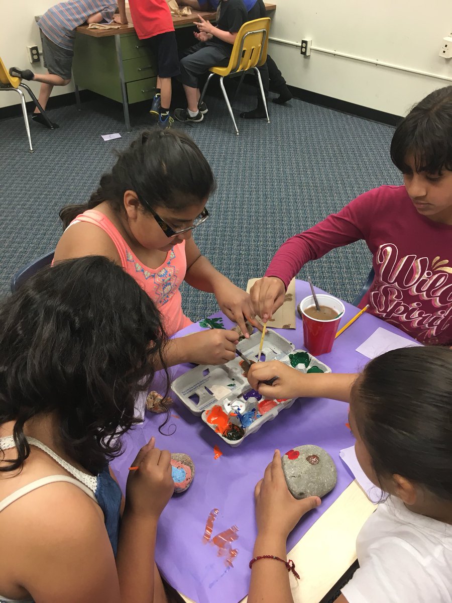 zhao_SMSD's tweet photo. Painting Story stones to tell about our favorite part of 4th grade! #Rockets512 https://t.co/efQJJWuxpz