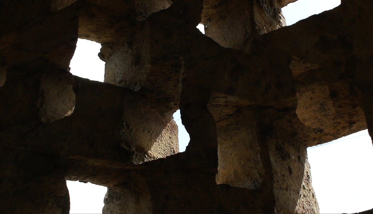 analoguensemble's tweet photo. Payne's digital video works involve elementary transitions and alternating graphic forms that create spatial depths within the screen but also bounce back to affect the environment in which they're shown. #DivisionsoftheScreen #ExtendingtheFrame @Studio3Gallery @Whitbienn https://t.co/Sbnmc2NL7C