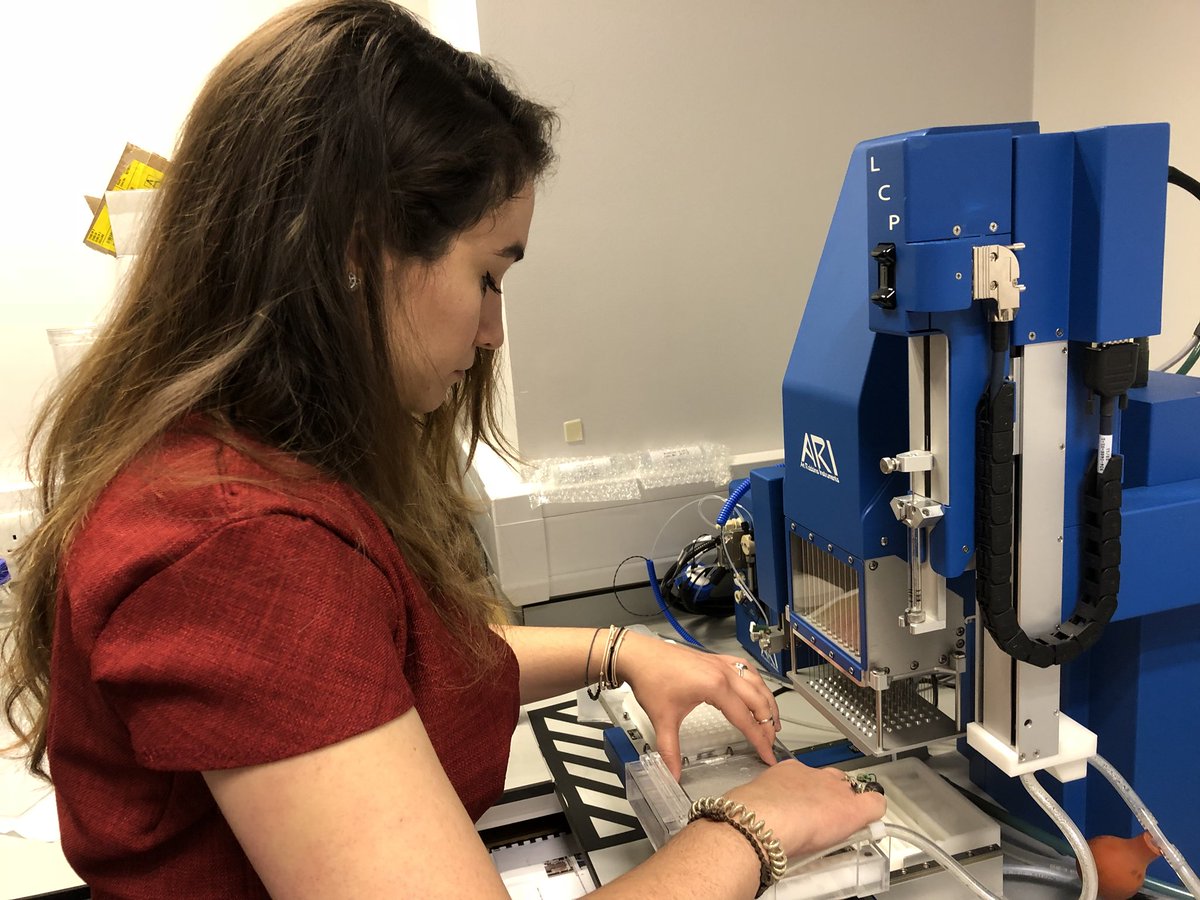 Gfaust82's tweet photo. Marvelling at the speed of the LCP-handling robot from @ari_news. @ITN_RAMP @EU_H2020 @tcddublin @AarhusUni #rampworkshop https://t.co/vneYgrSxnW