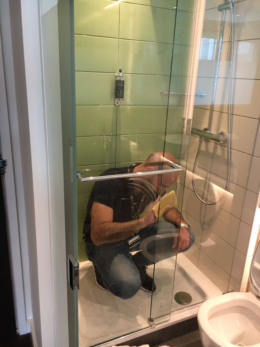 Aom getting stuck in cleaning bathrooms well done Francsco 👏👏👏 wheres the rubber gloves 🤣 <a href="/FcCrea/">Francesco Crea</a> <a href="/Andruta90/">Andreea A</a> <a href="/SDEBDD/">simon ewins</a> <a href="/LauraEvans81/">Laura EvansWrobleski</a> <a href="/paddymooner/">Patrick Mooney</a>