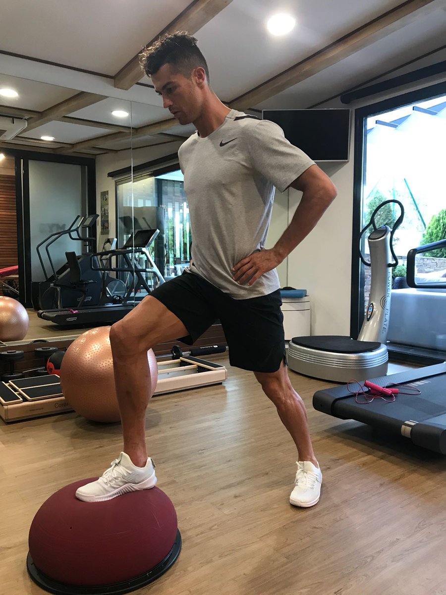 Ongeautoriseerd Mexico poeder Cristiano Ronaldo on Twitter: "My perfect shoes for the gym.💪 #Nike  #Niketraining @niketraining https://t.co/qqtYbR1lDF" / X