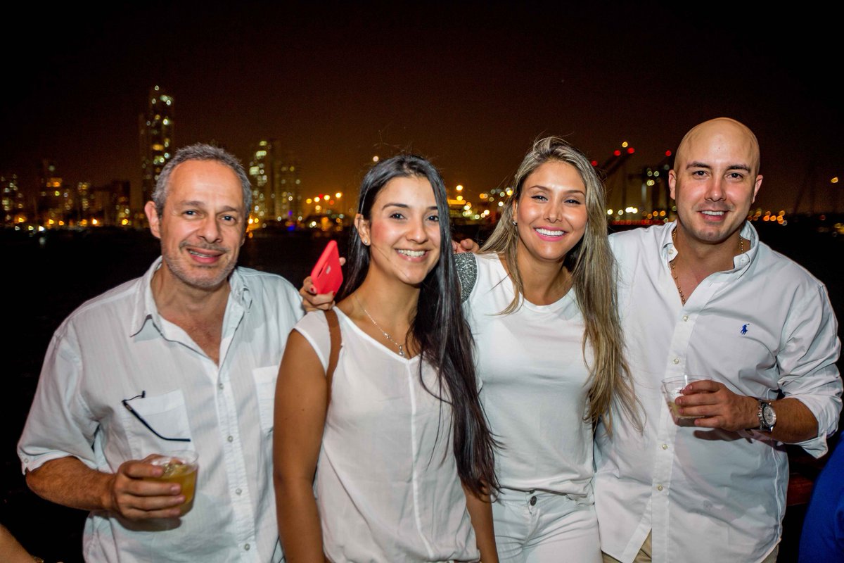 cartagenacity's tweet photo. Operamos sus eventos y convenciones, bodas, prebodas y postbodas. Lanzamiento de productos. No hay mejor locacion para un evento increible que sobre la bahia. Solo ventajas en costo, activaciones, tematica. Contacto 315 550 7446. https://t.co/nqsGR9V7TC