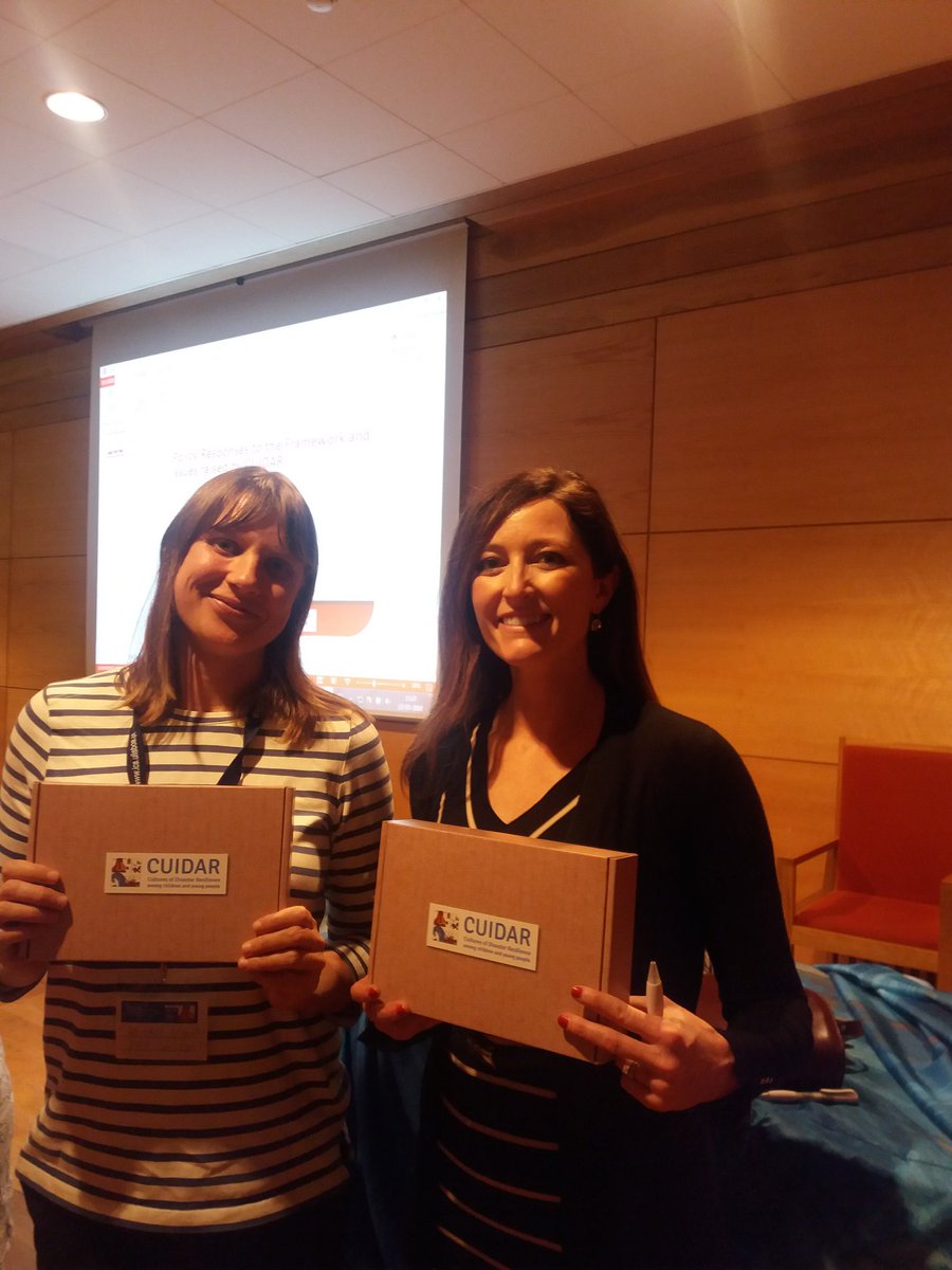 amalmeidaseabra's tweet image. @icsunivlisboa @BrionyTowers and Lori Peek with the CUIDAR box...#CUIDARFinale
