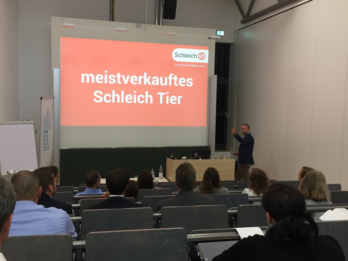 hoerl_IM's tweet photo. Unser Geschäftsführer @jensfinkbeiner erzählt für die Firma @SchleichTweets über die Einführung von @CELUM beim #dmfstuttgart @DMFStuttgart https://t.co/qnkAZADgFI
