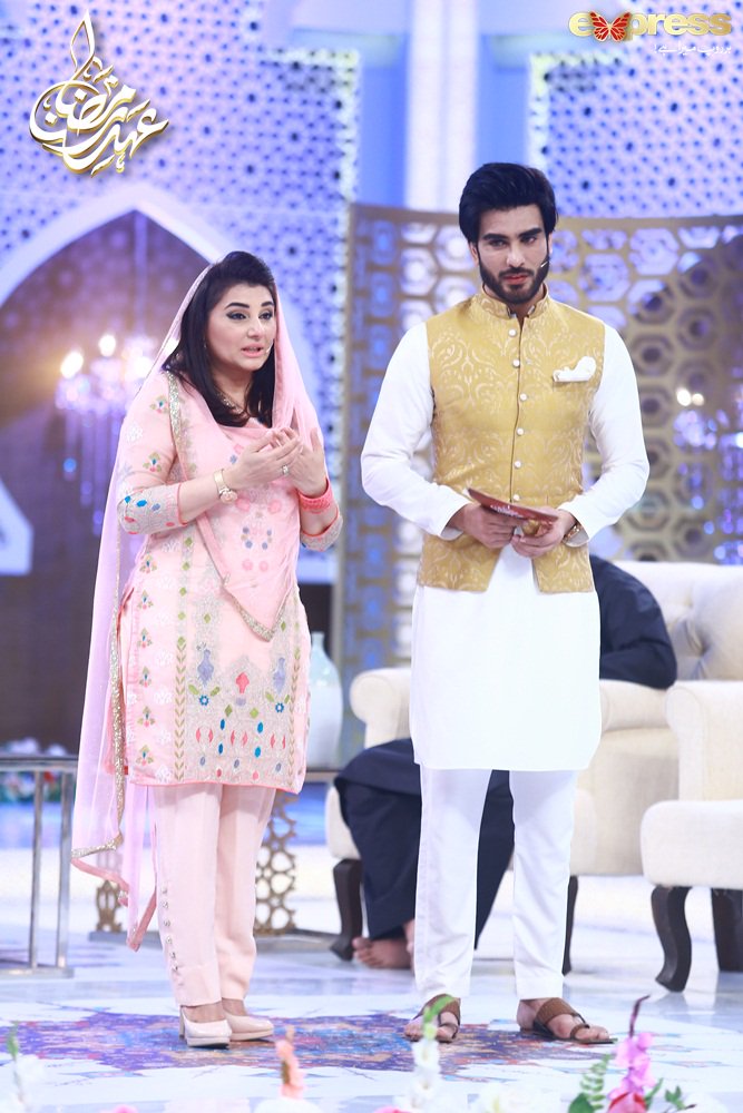 EntExpressTV's tweet photo. #EhedeRamzan Special #Ramzan #Transmission with #ImranAbbas and #JaveriaSaud on #ExpressEntertainment

Watch previous vidoes | https://t.co/oq5rnMEA1N https://t.co/rk3wKGuE7b