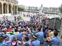 bizkaiagara's tweet photo. @aurrerantz anima a participar a todas aquellas personas voluntarias que quieran apoyarles en las colonias urbanas que preparan para niños y niñas de #Portugalete #bategin  https://t.co/iqkhukhCOd Gozatu, bizi! @bam_edu_es @DeustoCampus @Alumnos_BizUNED @upvehu @GazteKontseilua https://t.co/Jqq2YrZHsV