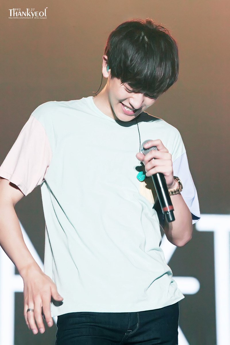 KingLoeyPics's tweet photo. Your smile Park Chanyeol .. 🙈
#PremiosMTVMiaw #MTVLAFANEXOL 
#MTVLADANCEKOKOBOP 
@weareoneEXO 🌸 https://t.co/B0wixtqyjL