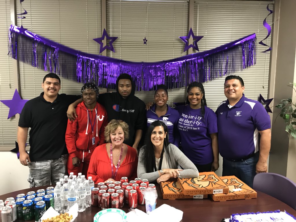 HHS_Counselors1's tweet photo. Thank you/good-bye celebrations for the 2300 and 4000 offices! Being an office aide is anything but a free period. Our offices couldn’t function without them! We appreciate them so much!! #hhs #officeaides #wewillmissyouall #thankyou https://t.co/d305h2qC2r