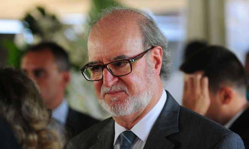 BennyCohen10's tweet photo. #Azeredo já é considerado foragido pela #Policia Civil de #MG
#mensalaotucano #mensalao #politica https://t.co/dHsUvUnJat https://t.co/PZhTM2oenD