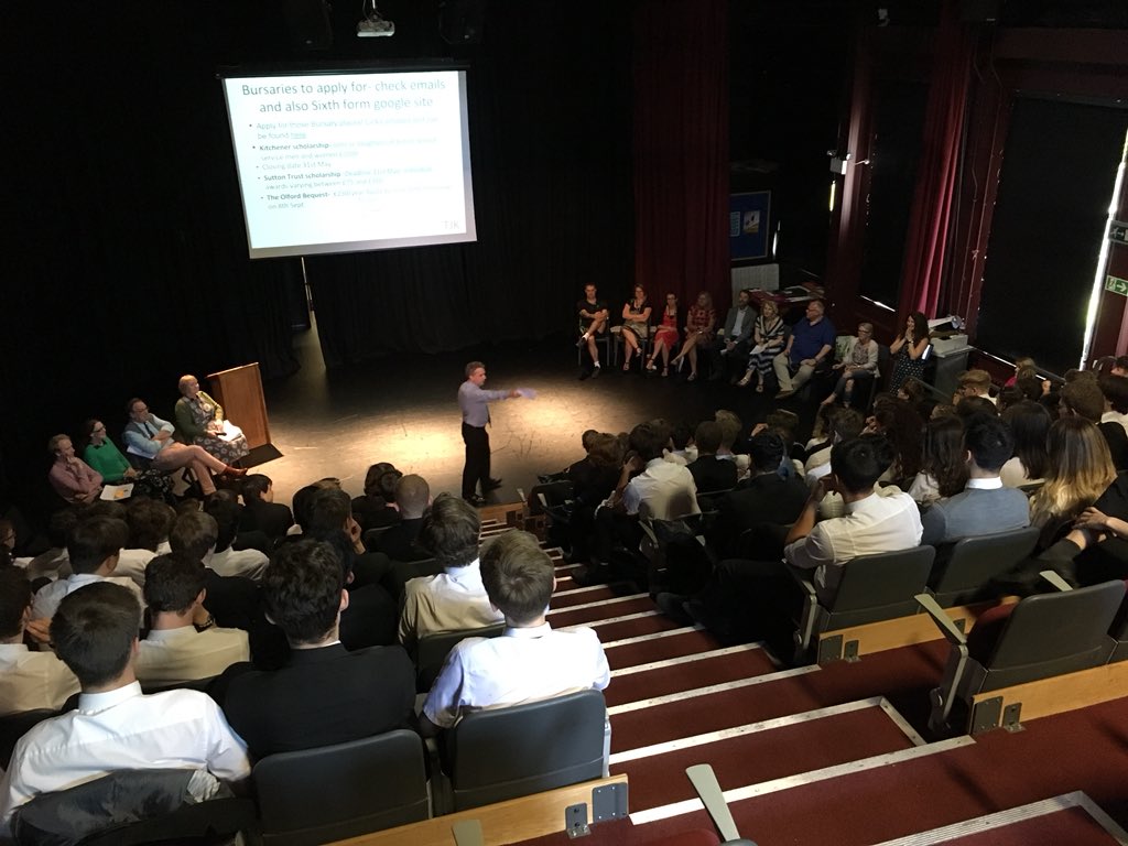 suemoreton1's tweet photo. Time to say goodbye to this year’s Y13 #pasturesnew #lotsoffarewells #goodluckwiththeexams @SharonDavidson1 @DHSBoys https://t.co/pLYFOAFsCp