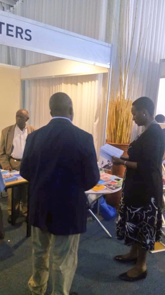 pamrwanda's tweet image. Minister @JUwacu Interacting with different Writers exhibiting their books at the PAM Exhibition at @KcvVillage 

#ALD2018 #PAMWeek