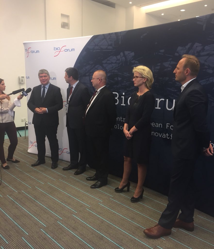 MaciekLaski's tweet photo. #BioForum2018 @lodzkiePL stolica #biotechnologii @WitekStepien zachęca przedsiębiorców do inwestowania https://t.co/I81DUS63dQ