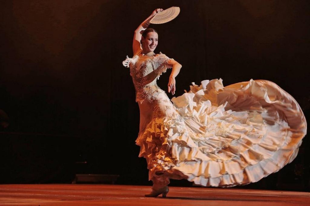 popticular's tweet image. #SiudyGarrido llevará su #AmorBrujo este verano a #Miami 💃→ goo.gl/GE1qnB