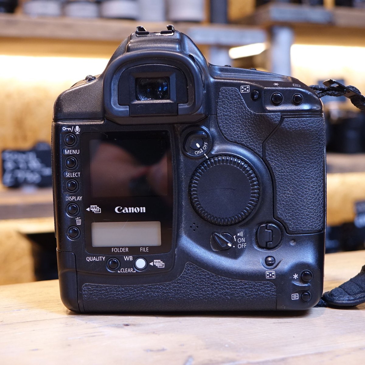 hcused's tweet image. Just in!
Used Canon EOS 1Ds Mark I Digital SLR Camera
£230
bit.ly/2KPzCVv
#Canon #1DS #Digital #SLR #Camera #Photography