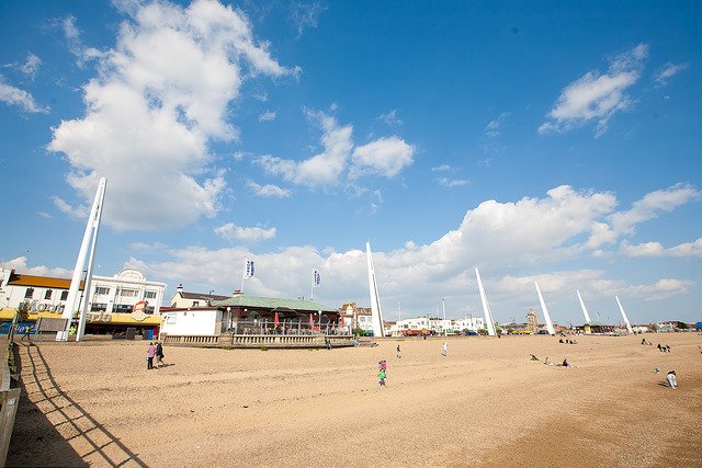 After last Bank Holiday, when huge amounts of litter were left on our beaches, the Council, local business & volunteer groups will be combating litter on Jubilee Beach. If successful more measures could be rolled out during peak season. goo.gl/dpdtZJ #MyBeachIsYourBeach