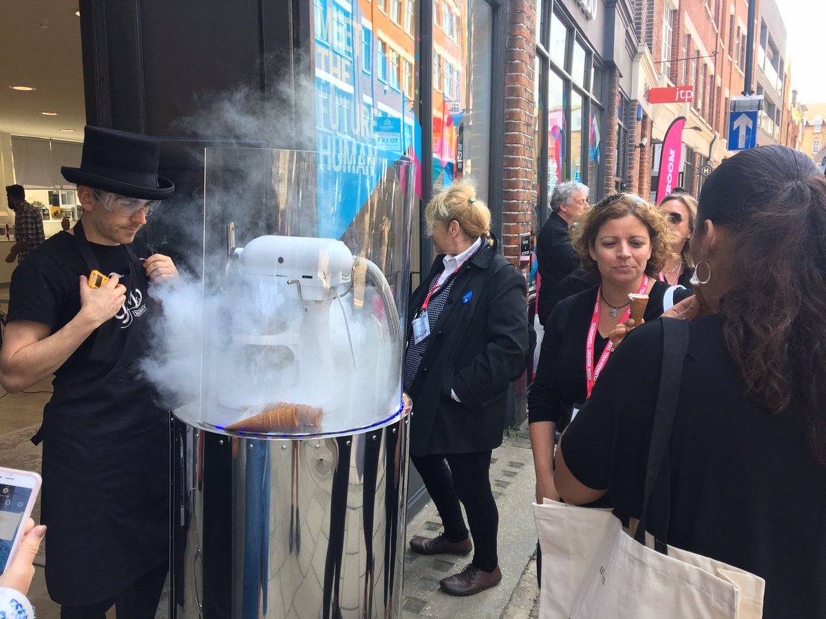 Desso_UK's tweet photo. The sun's shining @CDWfestival so now's the time to head to our showroom for a futuristic ice-cream from our nitropod. With ever-changing flavours, your tastebuds are in for a treat! #CDW2018 #CDWFutureHuman https://t.co/aQUk8h7Gv6