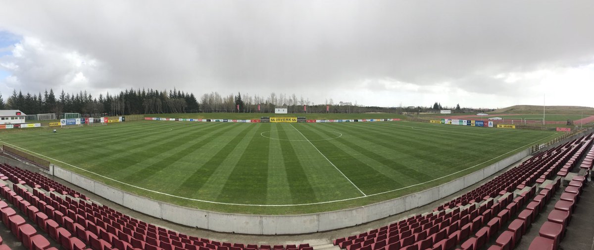 Fyrsti leikur á fallegasta grasvelli landsins í kvöld á JÁVERK vellinum.
Völlurinn í flottu standi 👌
Selfoss vs FH 💪
Pepsí kvenna 👍
#fotboltinet #pepsideildin #selfossfotbolti