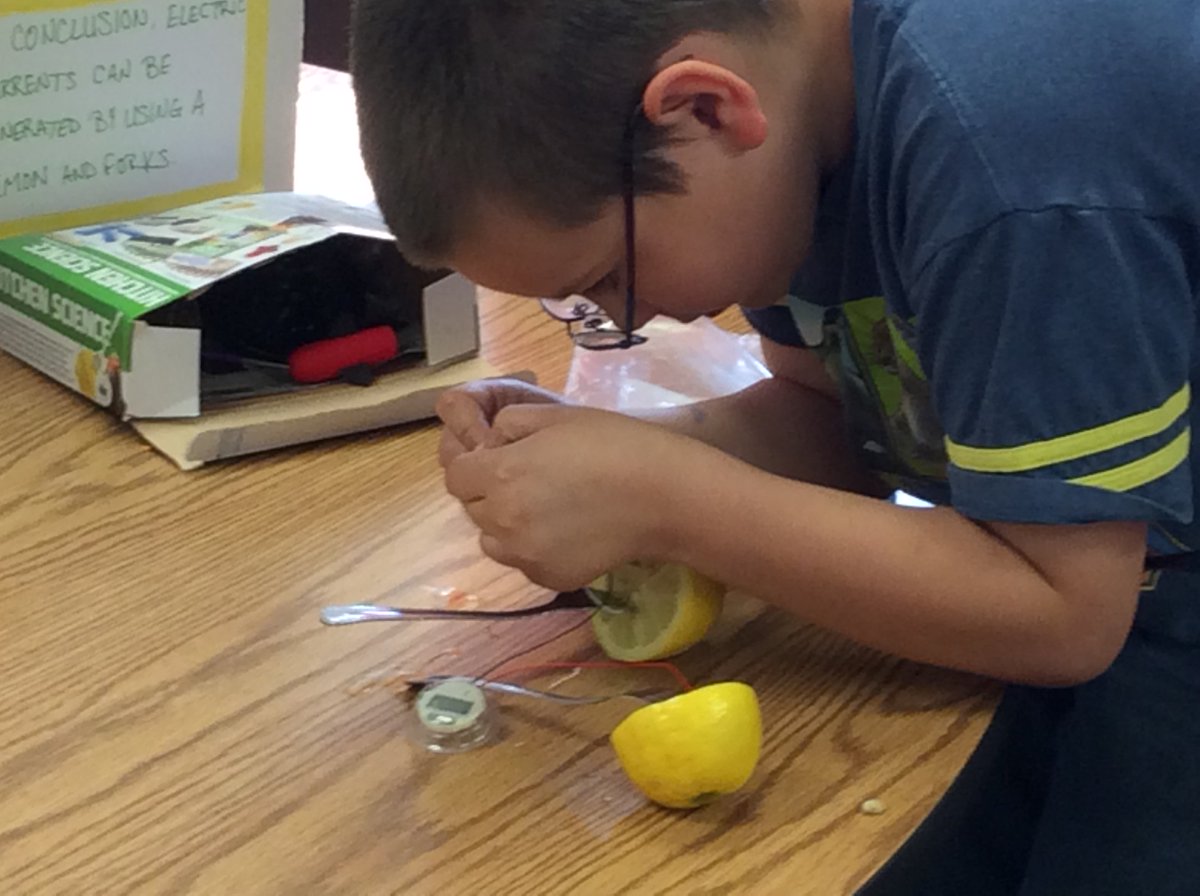 MrsCooley86's tweet photo. Zane powered a clock with a lemon! Cool experiment, Zane! https://t.co/aRa4fdUBQX