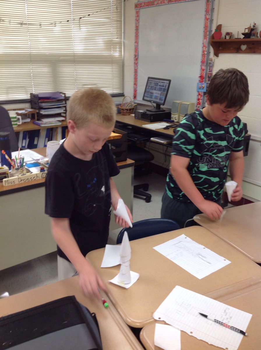 flyers4thgrade's tweet photo. Creating index card towers @flyers4thgrade https://t.co/OTQfFu3lnJ