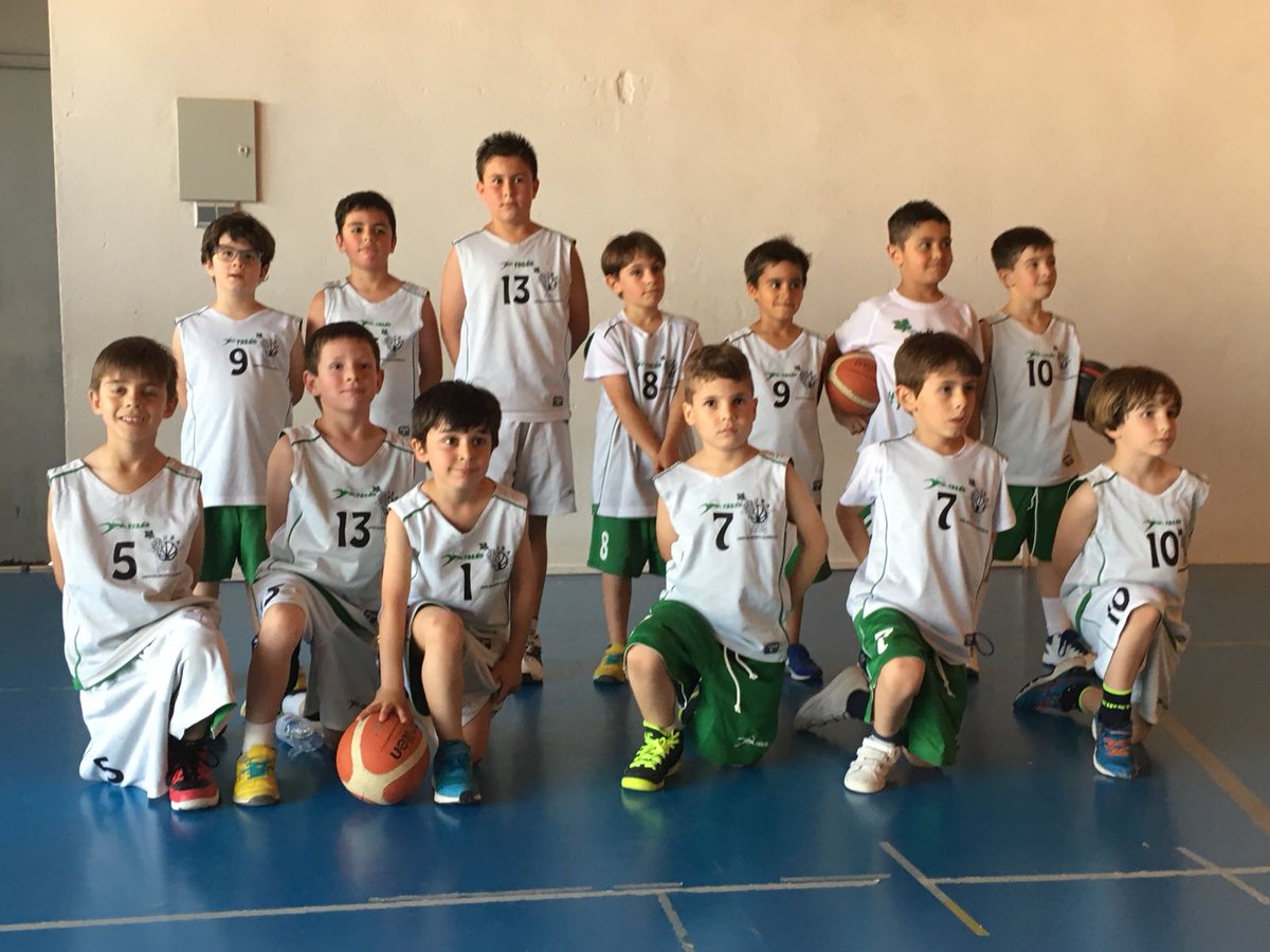 ubalmendralejo's tweet photo. Os vamos a ir presentando estos días a los equipos que conforman la cantera de nuestro club. Empezamos por la categoría baby basket y benjamín. Entrenadores Fran Arias, Emilio Martín, Miguel Ángel Orán y Alonso Parra. #TÚHACESUBA #YOSOYUBA #Almendralejo https://t.co/aptZQG9wzx