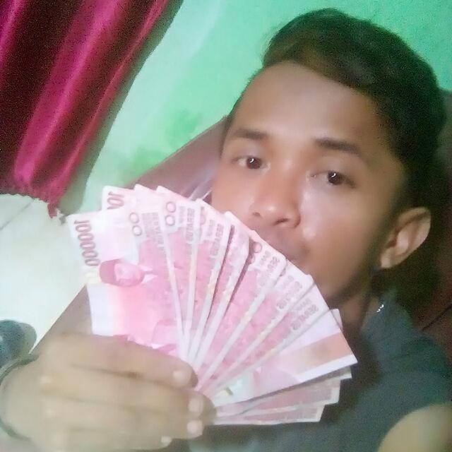 DansSons's tweet photo. Bot muda umur 19 jual diri bekerja di Indomaret Blora kota 089530171930 wa https://t.co/NKmkW7qOZf