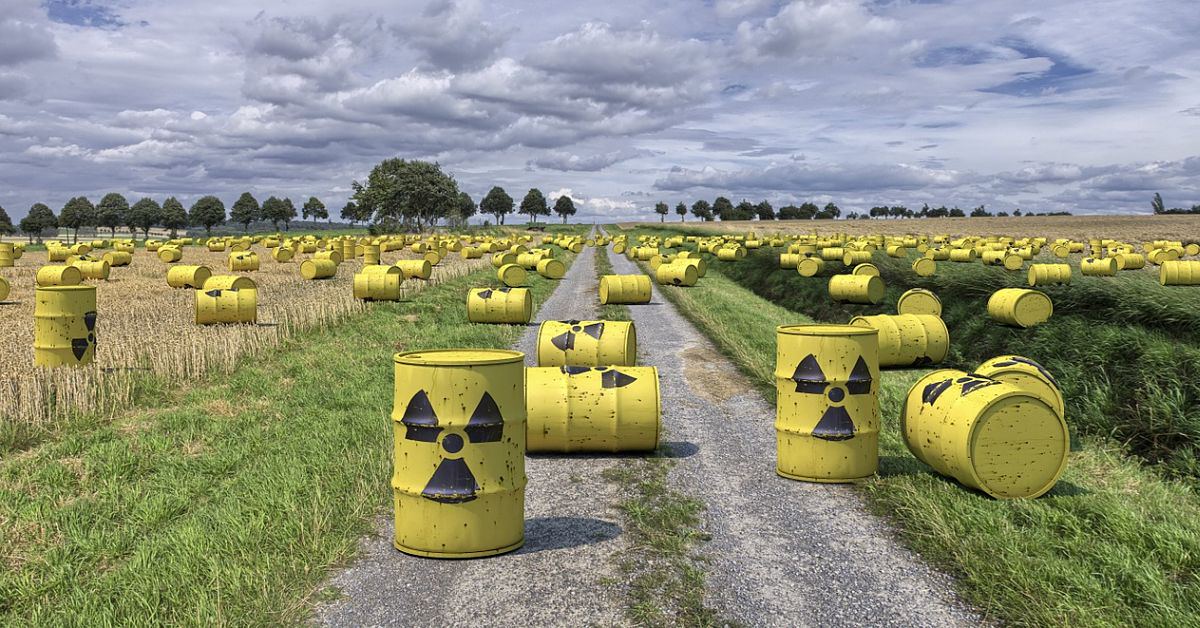 Baia baia, així que als fatxes no els agraden les creus grogues... A veure si s'atreveixen a treure això que els hem preparat...! #LlibertatPresosPolítics