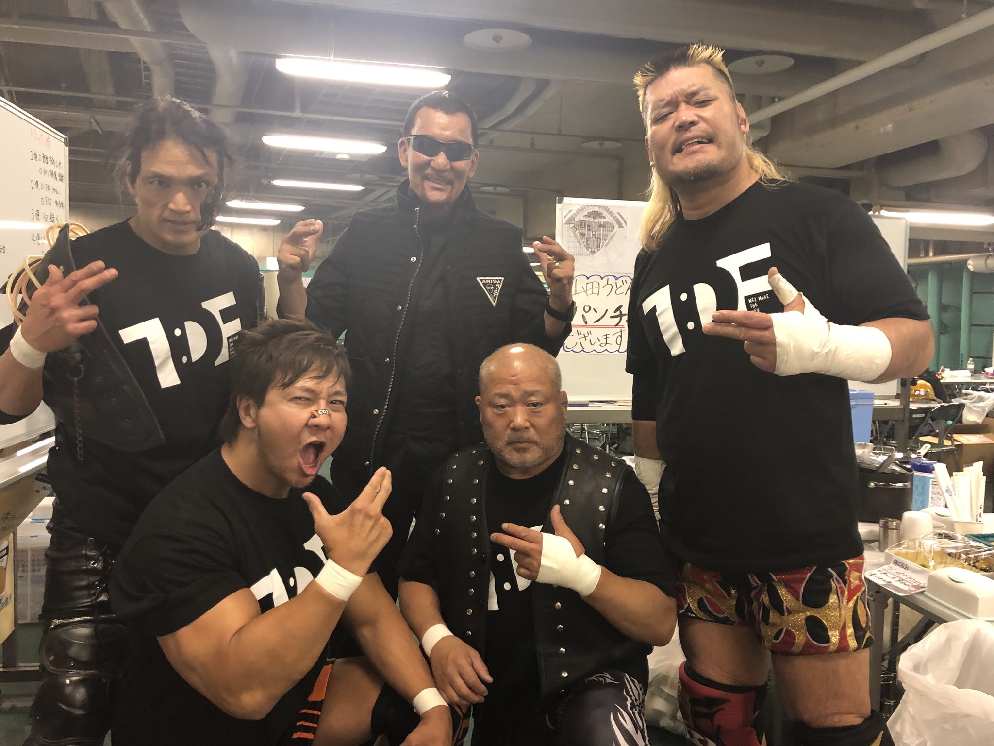 ももいろクローバーZ - ももクロ TEAM2000 コラボ Tシャツ 新品 蝶野 ももいろクローバーZ ももいろクローバーZ - ももクロ TEAM2000 コラボ Tシャツ 新品