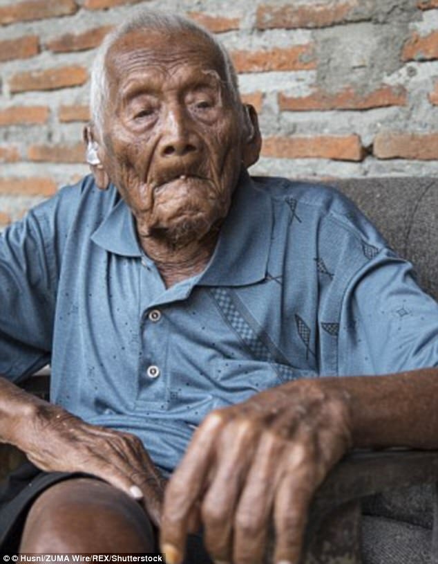 Vins_Simonnet1's tweet photo. Cet homme est le doyen de l’humanité il a vécu 146 ans . https://t.co/9WmQmxWRZJ