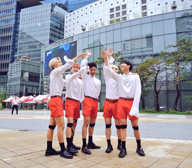 ACE_OT5's tweet photo. 1 year ago, I went to a musicShow with my sister, it started with ACE debut perform... I became a choice that day. Now, after countless performances, minifan meets, showcases, buskings and concerts, I am SO proud of what they achieved! We chose you♡ Choice forever #1YearWithACE https://t.co/DG6k6LMtqr