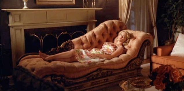 JillianMason2's tweet photo. Now I just need to save up for Betty Draper's fainting sofa #dreams https://t.co/8hqaPI3SJx