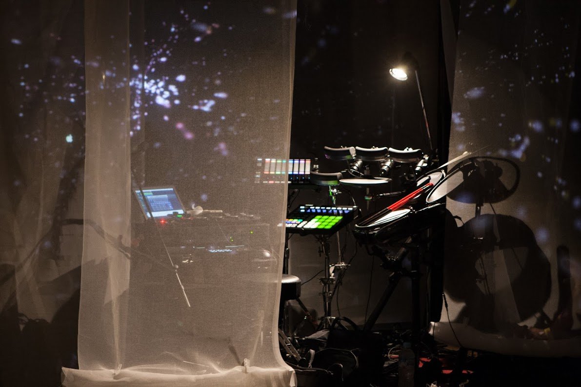 Takashi_Mori_'s tweet image. Takashi Mori ソロ公演  @metro_kyoto 無事終了いたしました！お越しいただいた皆様、本当にありがとうございました！ facebook.com/events/3456871… #druminism @sascacci   #webmidi #midi #webaudio #threejs #MASCHINE #TM6PRO #RC505