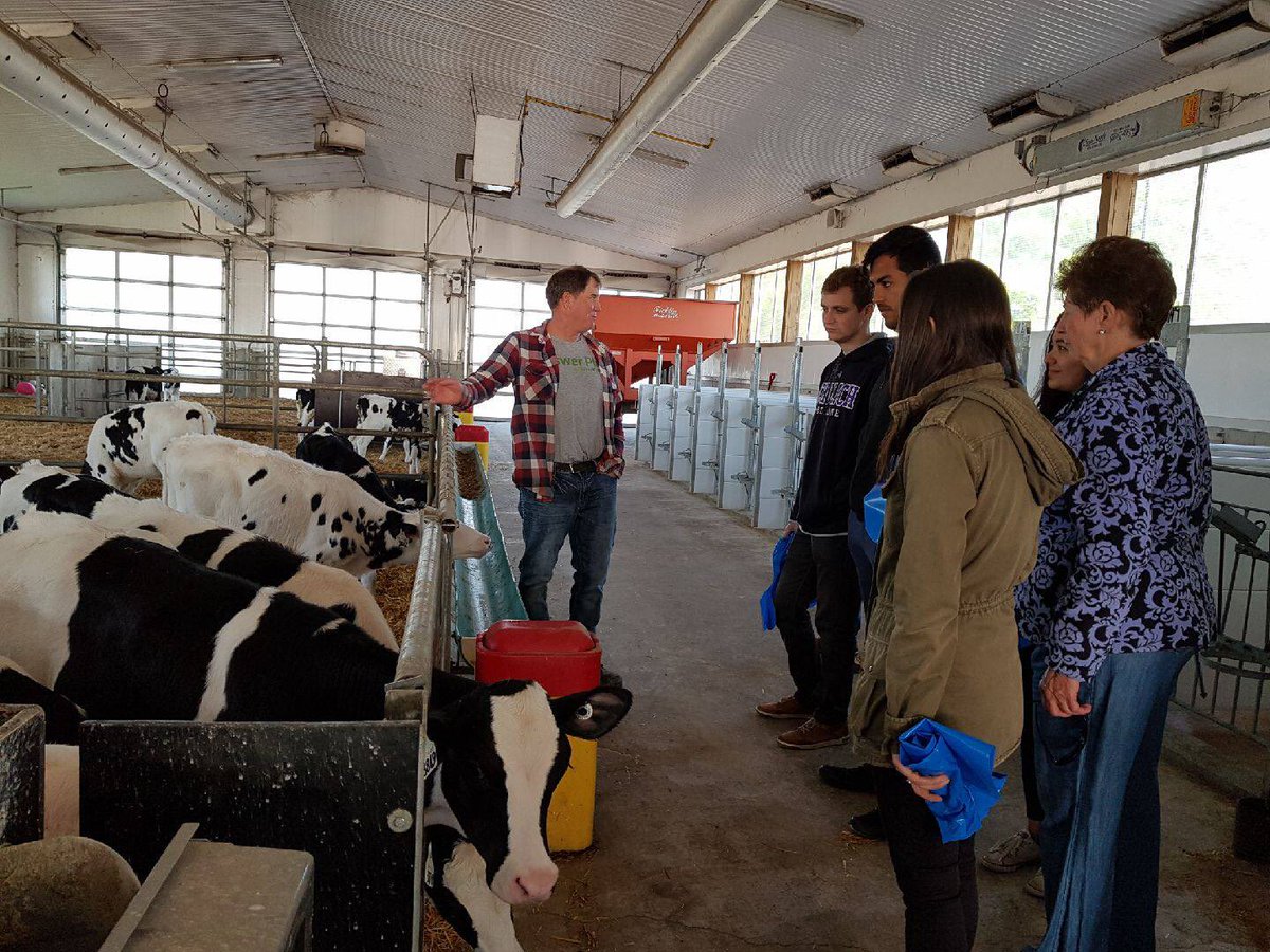 Huge thank you to <a href="/ikendalefarms/">Chris Kuntz</a> for being a host farm for the <a href="/BruceFed/">Bruce Cnty Fed of Ag</a> medical students tour.  Showing 1st year students why they should come and practice in a rural community.  <a href="/OntarioFarms/">Ontario Federation of Agriculture</a> #ontag