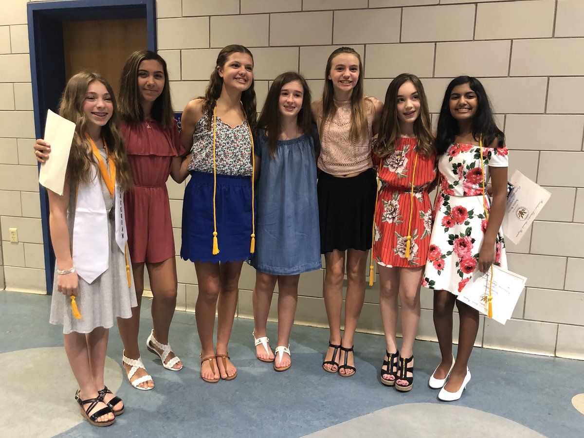 TerryRenna7's tweet photo. So proud of these 8th grade students for placing in the top 15 of their graduating class!! You all have bright futures ahead of you. Congratulations! 🎉🎓🏅📚@EMorichesMS @EastMorichesSD @EMenvironmental @emoNJHS #EMOtop15 #EMOtop5 #ranked5th https://t.co/DMqrmzlubL