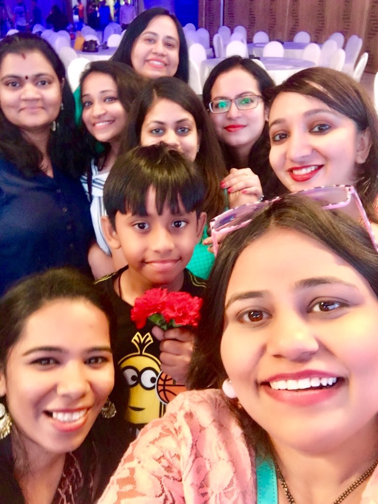 RomaGuptaSinha's tweet photo. Experiencing some wonderful moments with some of my favourite bloggers ♥️♥️ I am overwhelmed, thank you @Indiblogger 💐💐 #EnjoyMore #Mobiistar https://t.co/cZV2BvVV2y