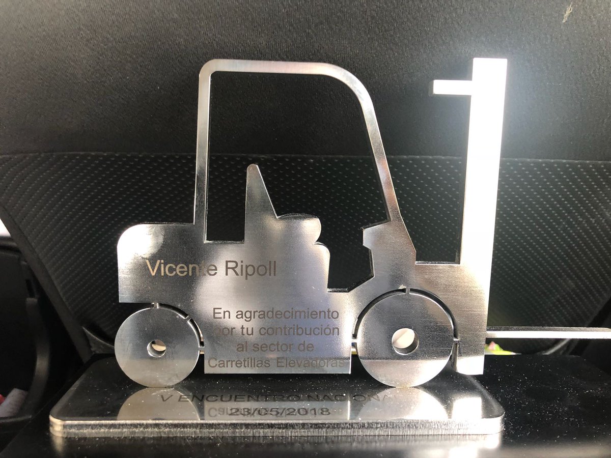 iftem's tweet photo. Homenaje a la labor de Vicente Ripoll, fundador de #Iftem, por su contribución al sector en el Encuentro Nacional de Distribuidores y Alquiladores de Carretillas Elevadoras organizado por C de Logística y Cedecar 🚜🏆 https://t.co/nfvaakNDYo https://t.co/lT6WNGkpEd