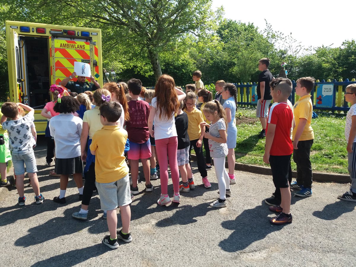 portmeadp's tweet photo. A visit from Welsh ambulance #pmdpy4 #@welshabulance https://t.co/Sz78yUHZg1