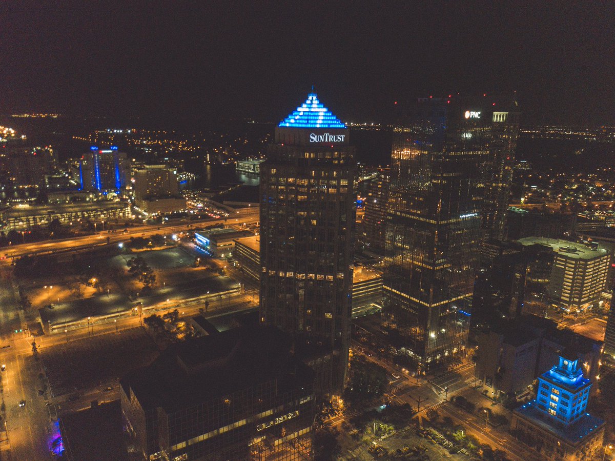 OGEPhotography's tweet photo. @TBLightning looking for a Game 7 win tonight in @CityofTampa. Let’s turn downtown BLUE with a victory! #Game7 #NHL #EasternConferenceFinals https://t.co/pDHsT1cgQx