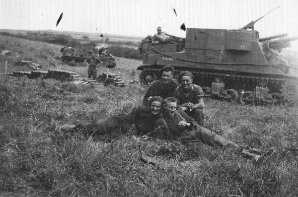 CMHM_Brant's tweet photo. Canadian troops in Caen, France, 1944.
#RCAF #ww2 #RAF #canadian #brantford #CMHM #CAF #military https://t.co/2VbimmlLIR