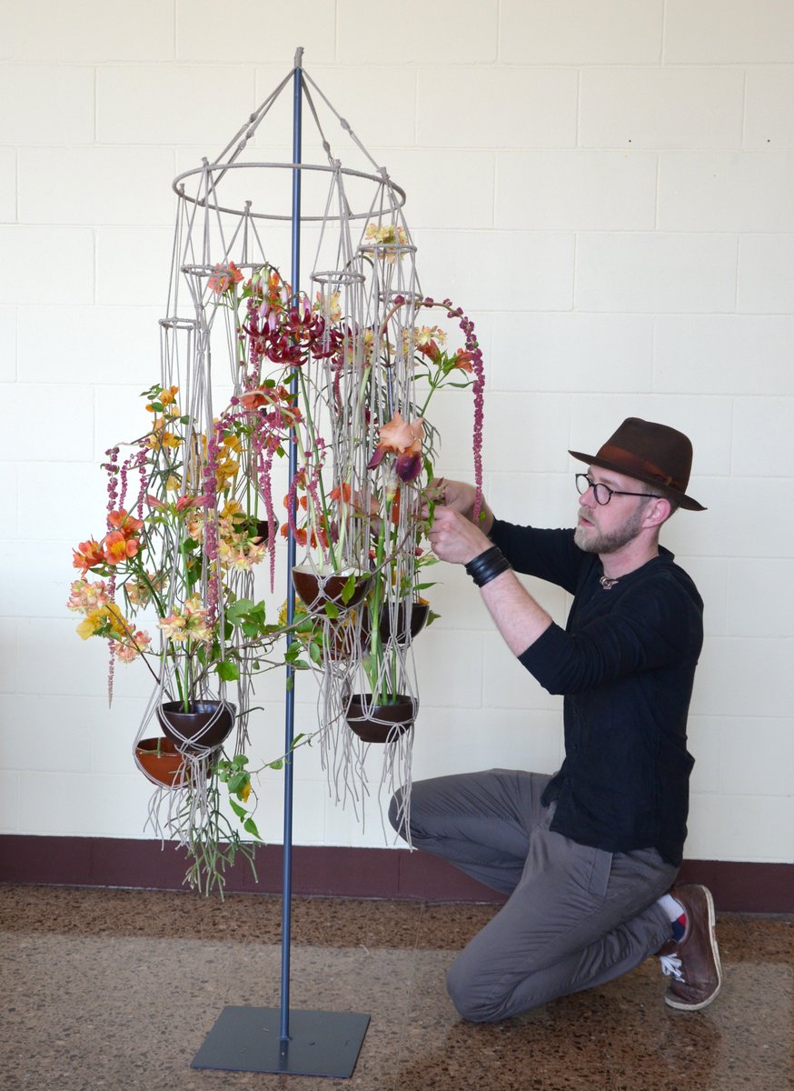 mercatflor's tweet photo. La masterclass que fem avui al #Mercatflor ens està aportant magnífiques idees en florística. Un privilegi gaudir de l'art de Jürgen Herold, Dominique Ostheeren i Àlex Segura! #artfloral #floristica @FLOOSWEB @dissenyfloral https://t.co/waGhrbH9XR