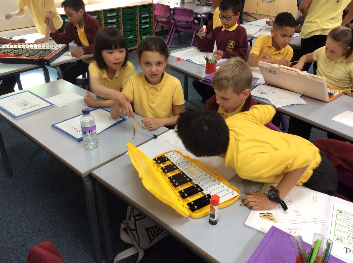 stcharleshullY4's tweet photo. This afternoon we explored pitch using percussion instruments https://t.co/jpopSLB01P