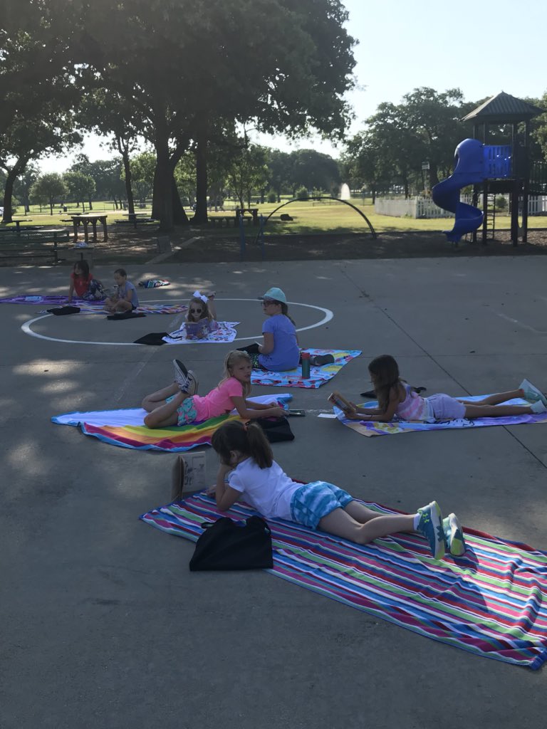 OUES1stGrade's tweet photo. End of the year reading fun! @OUES1stGrade @oldunionES https://t.co/0dpfYh4wcB