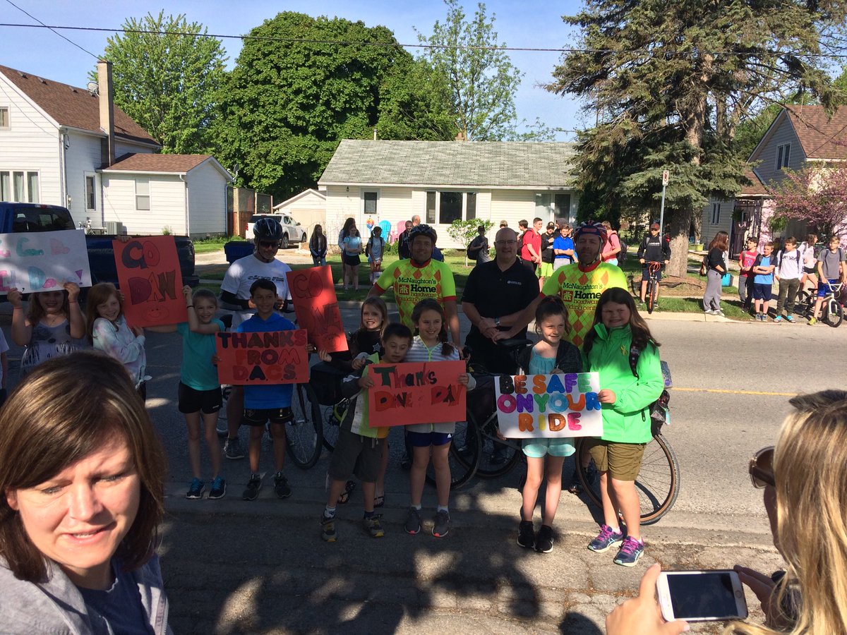DresdenAreaCS's tweet photo. Best of luck and safe travels! Thanks for pedalling by @DresdenAreaCS. S’s and S supporting #thefinalpush today. Pedalling for health care https://t.co/IgIBhOKtHc via @chathamvoice @CKPublicHealth https://t.co/eraE4SQMgx