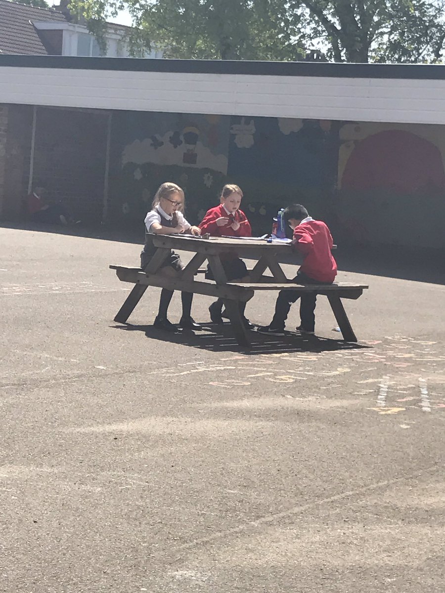 CorpusChristi_K's tweet photo. P4a working hard in the sun #mathsinthesun☀️ https://t.co/Htaw2fPdE4