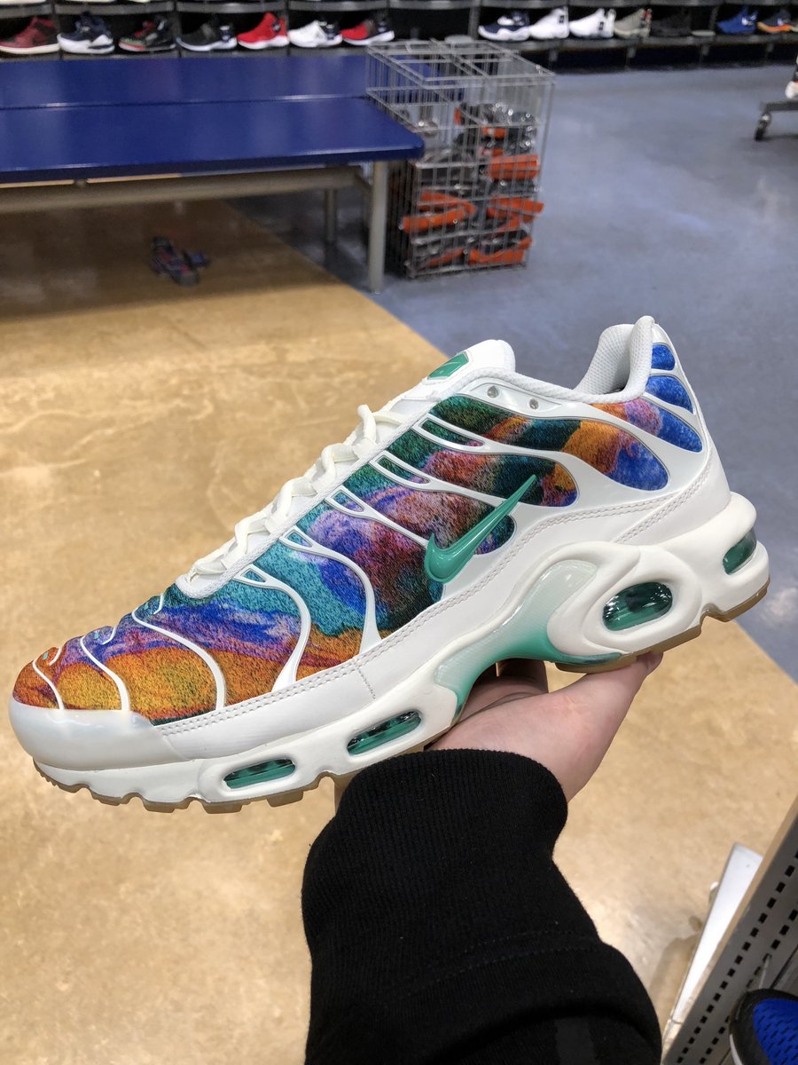 alternate galaxy air max plus