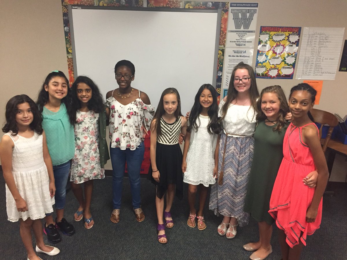 ChristyHuse's tweet photo. We are ready for 5th grade graduation #twehowl #chattyclass https://t.co/NtCwaVN1hB